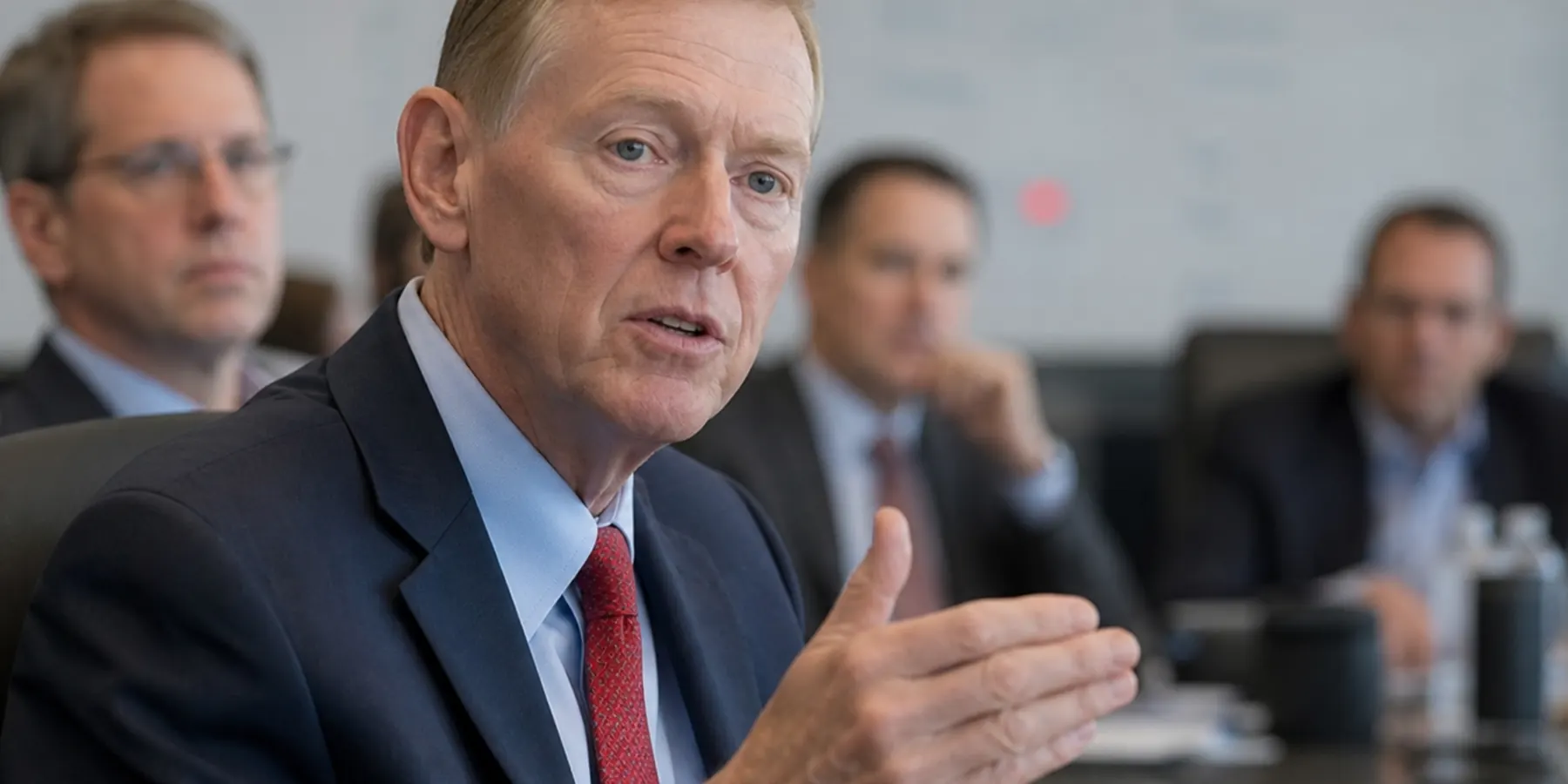Alan Mulally v napjaté zasedačce Fordu během krizové porady